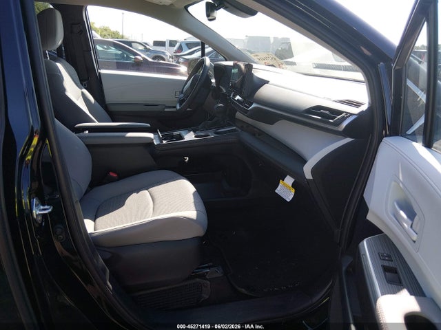Toyota SIENNA LE 2026 5TDKRKEC5TS312619 Image 5