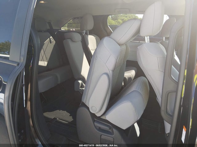 Toyota SIENNA LE 2026 5TDKRKEC5TS312619 Image 8