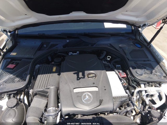2015 Mercedes-benz C 300 Luxury 4matic მანქანა იყიდება აუქციონზე, vin: 55SWF4KB0FU015170, აუქციონის ნომერი: 45271667