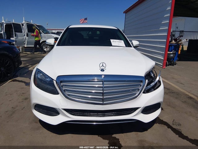 2015 Mercedes-benz C 300 Luxury 4matic მანქანა იყიდება აუქციონზე, vin: 55SWF4KB0FU015170, აუქციონის ნომერი: 45271667