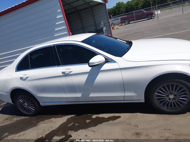 2015 Mercedes-benz C 300 Luxury 4matic მანქანა იყიდება აუქციონზე, vin: 55SWF4KB0FU015170, აუქციონის ნომერი: 45271667