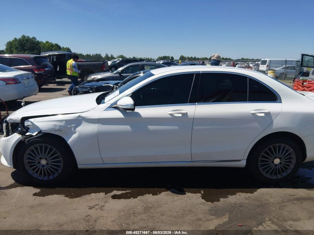 2015 Mercedes-benz C 300 Luxury 4matic მანქანა იყიდება აუქციონზე, vin: 55SWF4KB0FU015170, აუქციონის ნომერი: 45271667