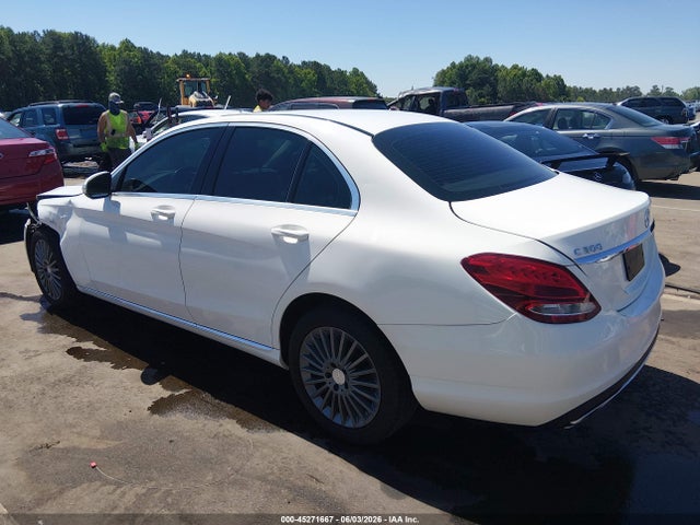 2015 Mercedes-benz C 300 Luxury 4matic მანქანა იყიდება აუქციონზე, vin: 55SWF4KB0FU015170, აუქციონის ნომერი: 45271667