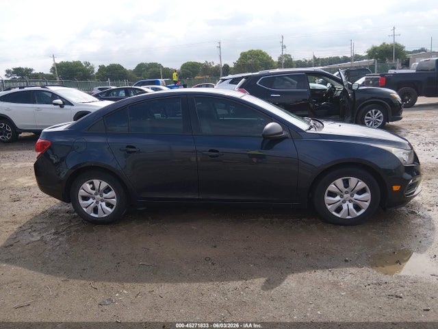 1G1PA5SH2F7210989 Chevrolet Cruze Ls Auto