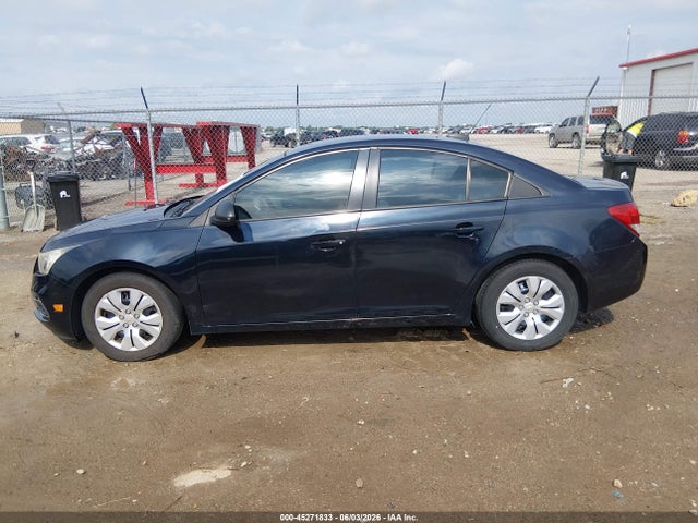 1G1PA5SH2F7210989 Chevrolet Cruze Ls Auto