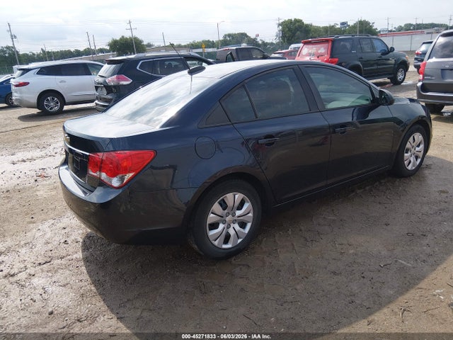 1G1PA5SH2F7210989 Chevrolet Cruze Ls Auto