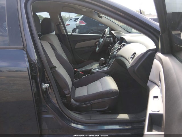 1G1PA5SH2F7210989 Chevrolet Cruze Ls Auto