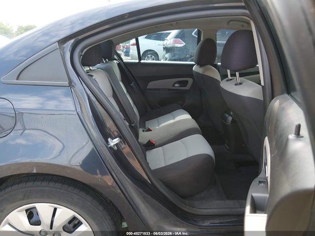 1G1PA5SH2F7210989 Chevrolet Cruze Ls Auto