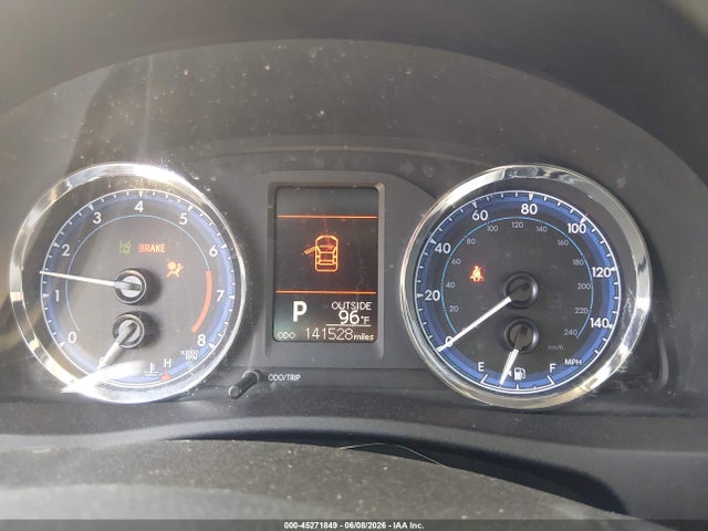 45271849 :رقم المزاد ، 2T1BURHE1JC017446 vin ، 2018 Toyota Corolla Le مزاد بيع