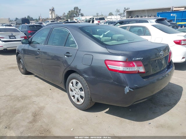 45271894 :رقم المزاد ، 4T1BF3EK1BU209998 vin ، 2011 Toyota Camry Le مزاد بيع