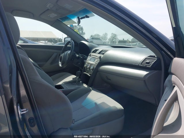 45271894 :رقم المزاد ، 4T1BF3EK1BU209998 vin ، 2011 Toyota Camry Le مزاد بيع