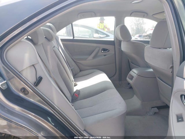 45271894 :رقم المزاد ، 4T1BF3EK1BU209998 vin ، 2011 Toyota Camry Le مزاد بيع
