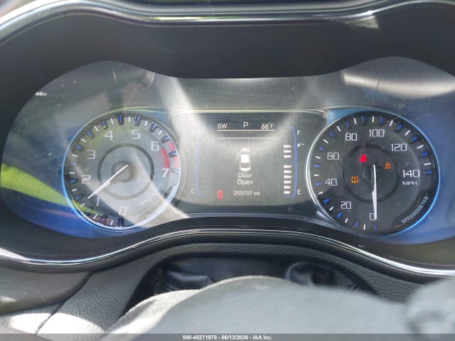 45271970 :رقم المزاد ، 1C3CCCBB0GN107619 vin ، 2016 Chrysler 200 S مزاد بيع