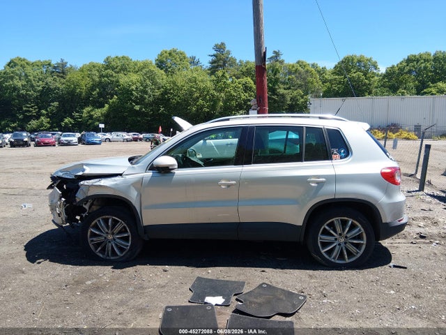 2011 Volkswagen Tiguan Se მანქანა იყიდება აუქციონზე, vin: WVGBV7AXXBW524640, აუქციონის ნომერი: 45272088