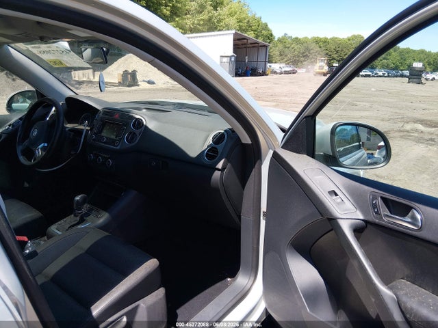 2011 Volkswagen Tiguan Se მანქანა იყიდება აუქციონზე, vin: WVGBV7AXXBW524640, აუქციონის ნომერი: 45272088