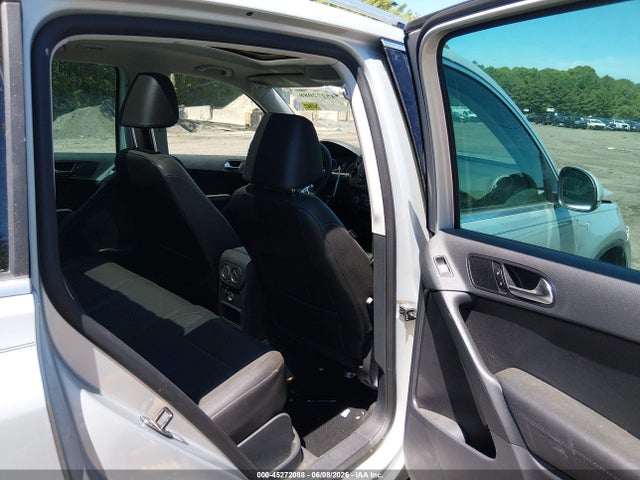 2011 Volkswagen Tiguan Se მანქანა იყიდება აუქციონზე, vin: WVGBV7AXXBW524640, აუქციონის ნომერი: 45272088