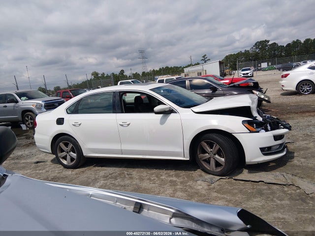 2013 Volkswagen Passat 2.5l Se მანქანა იყიდება აუქციონზე, vin: 1VWBH7A30DC021726, აუქციონის ნომერი: 45272130