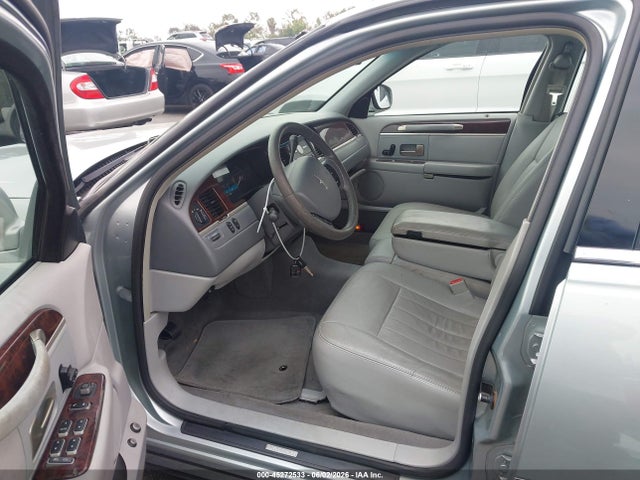 Продаж на аукціоні авто 2007 Lincoln Town Car Signature, vin: 1LNHM81W97Y635217, номер лоту: 45272533