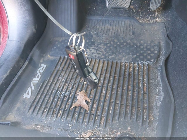 2T3JFREV8JW754076 Toyota RAV4 SE