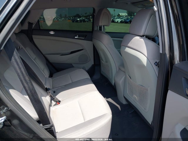 45272702 :رقم المزاد ، KM8J23A48JU698557 vin ، 2018 Hyundai Tucson Se مزاد بيع