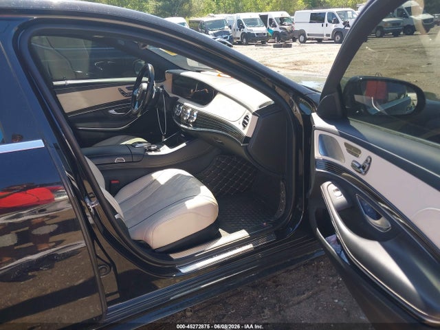 WDDUG8GB3JA400221 Mercedes-Benz S 560 4matic