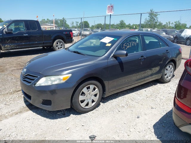 45272904 :رقم المزاد ، 4T1BF3EKXBU175236 vin ، 2011 Toyota Camry Le مزاد بيع