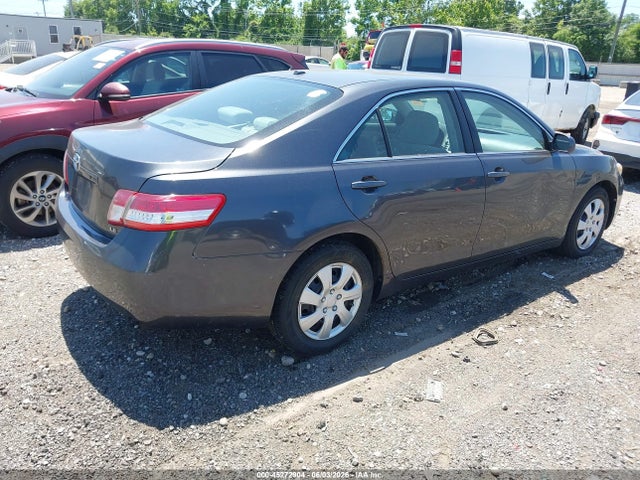 45272904 :رقم المزاد ، 4T1BF3EKXBU175236 vin ، 2011 Toyota Camry Le مزاد بيع