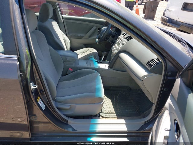 45272904 :رقم المزاد ، 4T1BF3EKXBU175236 vin ، 2011 Toyota Camry Le مزاد بيع