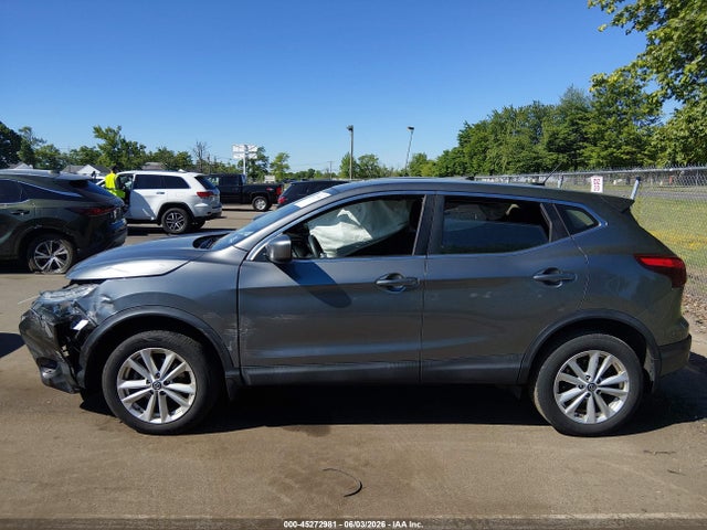 JN1BJ1CR2KW629459 Nissan Rogue Sport S