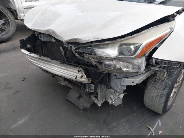 JTDKARFU9K3076922 Toyota Prius Le