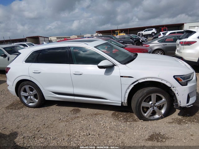 Aukcja sprzedaży 2019 Audi E-tron Premium Plus, vin: WA1LAAGE8KB024050, numer aukcji: 45273015