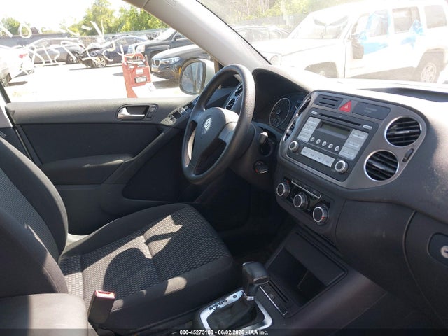 Auction sale of the 2010 Volkswagen Tiguan S, vin: WVGBV7AX0AW527870, lot number: 45273183
