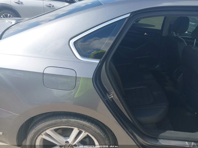 Продаж на аукціоні авто 2015 Volkswagen Passat 2.0l Tdi Sel Premium, vin: 1VWCV7A3XFC056063, номер лоту: 45273378