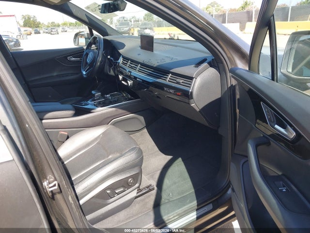 WA1VAAF73JD044303 Audi Q7 3.0t Premium