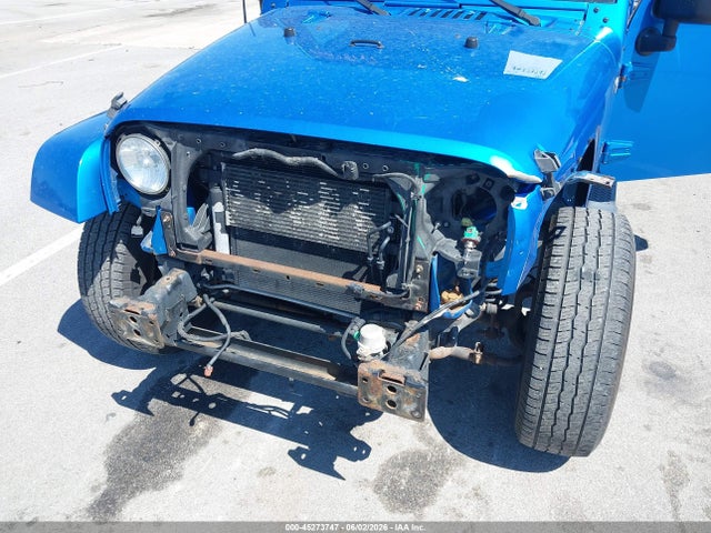 1C4BJWEG3FL555708 Jeep Wrangler Unlimited Sahara