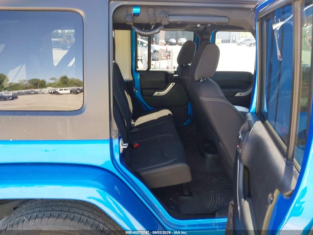 1C4BJWEG3FL555708 Jeep Wrangler Unlimited Sahara