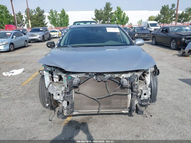 45273918 :رقم المزاد ، 4T1B11HK6KU729967 vin ، 2019 Toyota Camry Le مزاد بيع