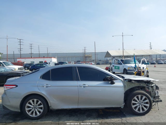 45273918 :رقم المزاد ، 4T1B11HK6KU729967 vin ، 2019 Toyota Camry Le مزاد بيع