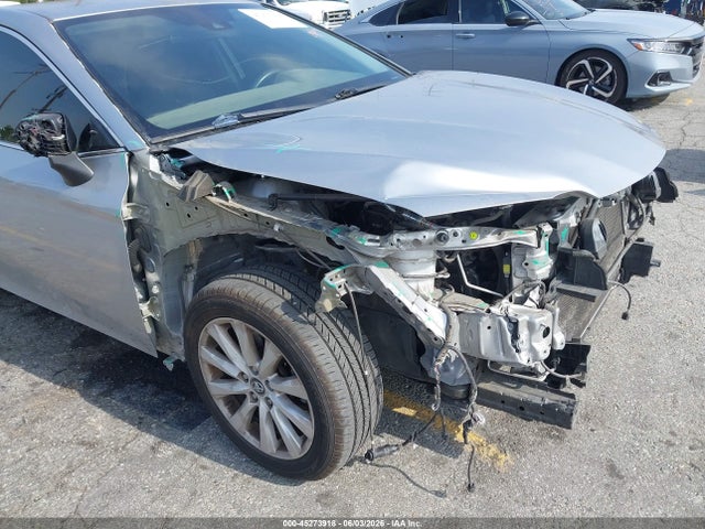 45273918 :رقم المزاد ، 4T1B11HK6KU729967 vin ، 2019 Toyota Camry Le مزاد بيع