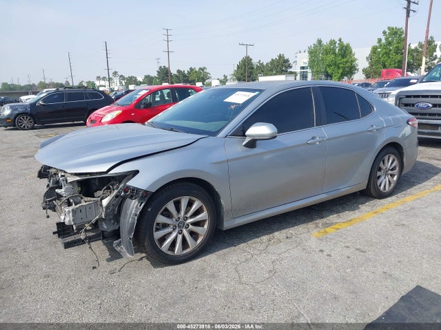 45273918 :رقم المزاد ، 4T1B11HK6KU729967 vin ، 2019 Toyota Camry Le مزاد بيع