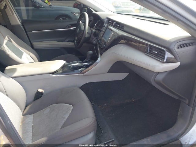 45273918 :رقم المزاد ، 4T1B11HK6KU729967 vin ، 2019 Toyota Camry Le مزاد بيع