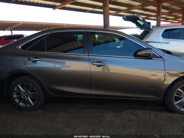 45274063 :رقم المزاد ، 4T1BF1FK0HU651036 vin ، 2017 Toyota Camry Se مزاد بيع