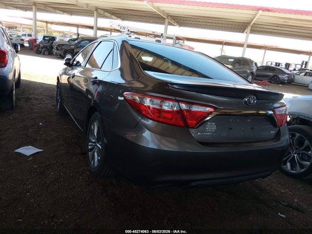 45274063 :رقم المزاد ، 4T1BF1FK0HU651036 vin ، 2017 Toyota Camry Se مزاد بيع