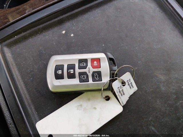 45274114 :رقم المزاد ، 5TDYK3DC4FS571080 vin ، 2015 Toyota Sienna Limited Premium 7 Passenger مزاد بيع