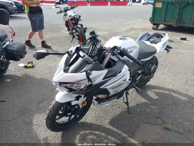 Kawasaki EX400 2023 JKAEXKH14PDAR7438 Image 2