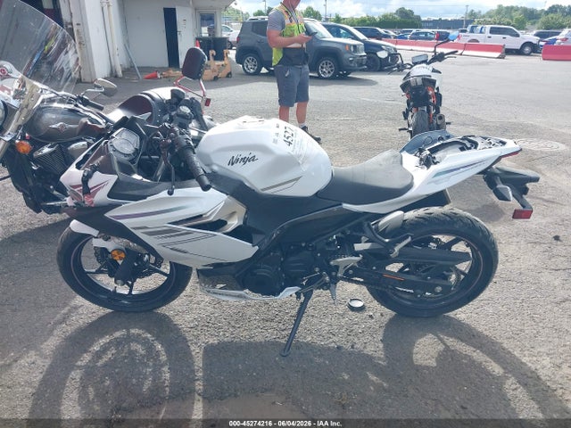 Kawasaki EX400 2023 JKAEXKH14PDAR7438 Image 13