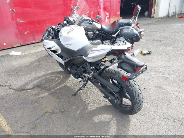 Kawasaki EX400 2023 JKAEXKH14PDAR7438 Image 3