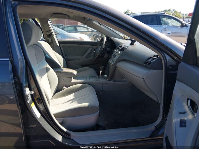 45274233 :رقم المزاد ، 4T1BF3EKXBU739693 vin ، 2011 Toyota Camry Le مزاد بيع