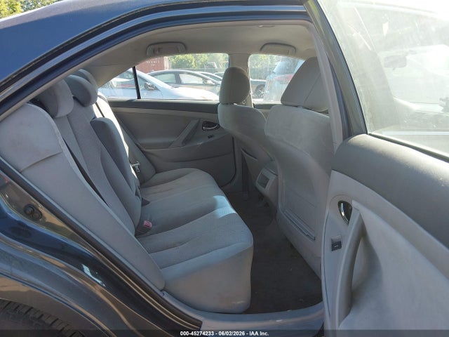 45274233 :رقم المزاد ، 4T1BF3EKXBU739693 vin ، 2011 Toyota Camry Le مزاد بيع
