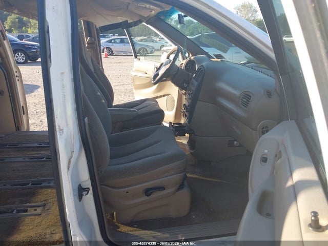 45274338 :رقم المزاد ، 1C4GJ25B21B151073 vin ، 2001 Chrysler Voyager مزاد بيع